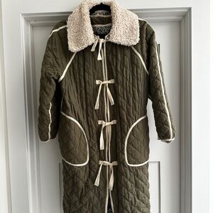 The Great - The Reversible Long Quilted Puffer in Nightshade Floral Print